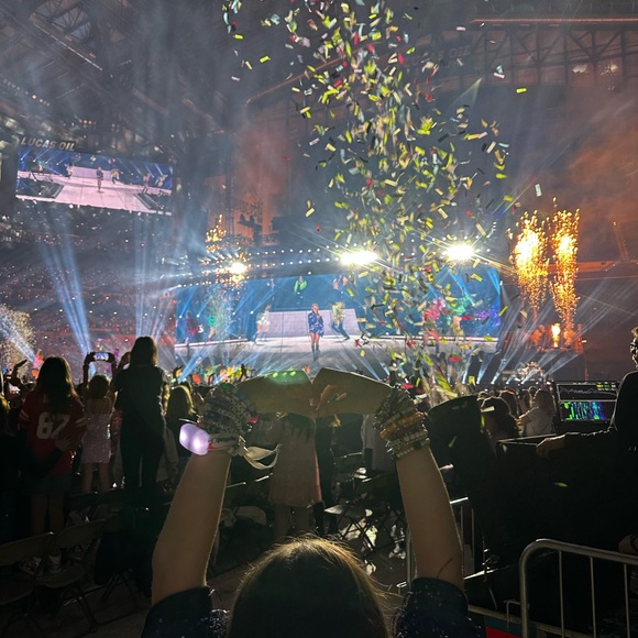 Taylor Swift The Eras Tour confetti necklace - Picture 5 of 8